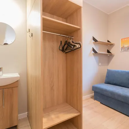 Traffic By Grand Apartment *