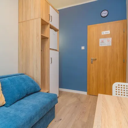 Traffic By Grand アパート