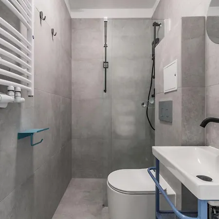 Traffic By Grand Apartment