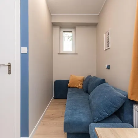 Traffic By Grand Apartment *